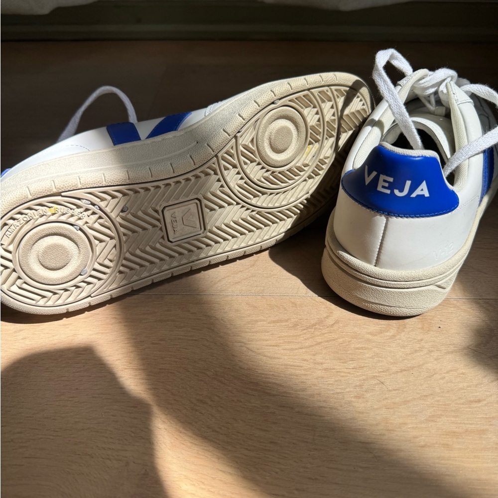 Veja - V-10 Leather Sneakers - Picture 8 of 8